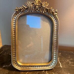 Badgley Mischka Gold Leaf 5 x 7” Picture Frame